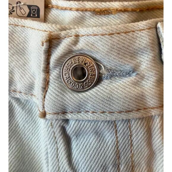 Levi's Jean Shorts Woemns 26 White Denim 5 Pockets Red Tab Cut Off Distressed - Picture 5 of 13